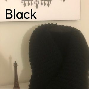 Infinity scarf in Black